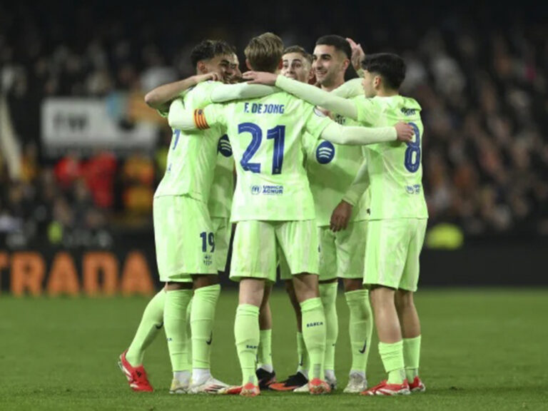 Barcelona vira de forma dramática e bate Levante por 3 a 2 para seguir invicto na LaLiga