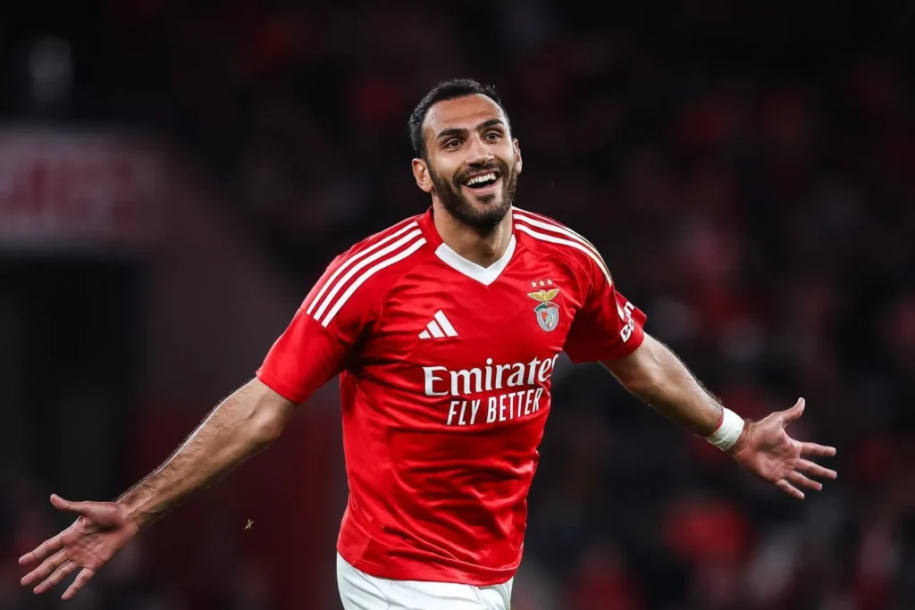 Pavlidis garante estreia do Benfica com vitória difícil frente ao Estrela da Amadora