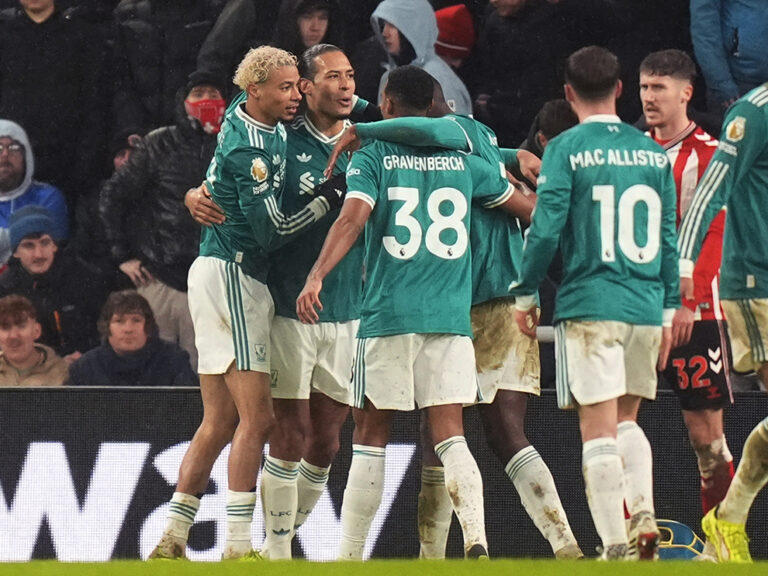 Liverpool quebra tabu do Sunderland, mas vitória apertada escancara desafios fora de casa
