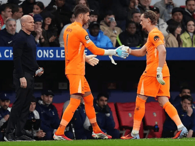 Erros do guarda-redes Kinsky afundam Tottenham na Champions