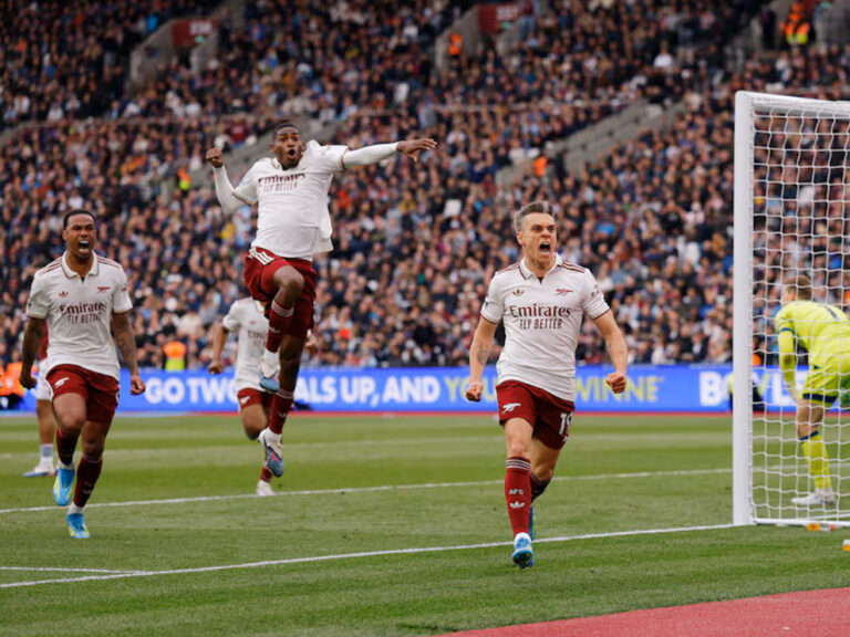 Trossard decide, Arsenal vence West Ham e aproxima-se do título inglês